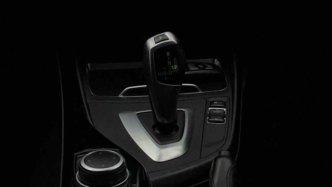 2018 BMW 1 18i Sport Line, Automatic, 130330 km, Gear Lever 