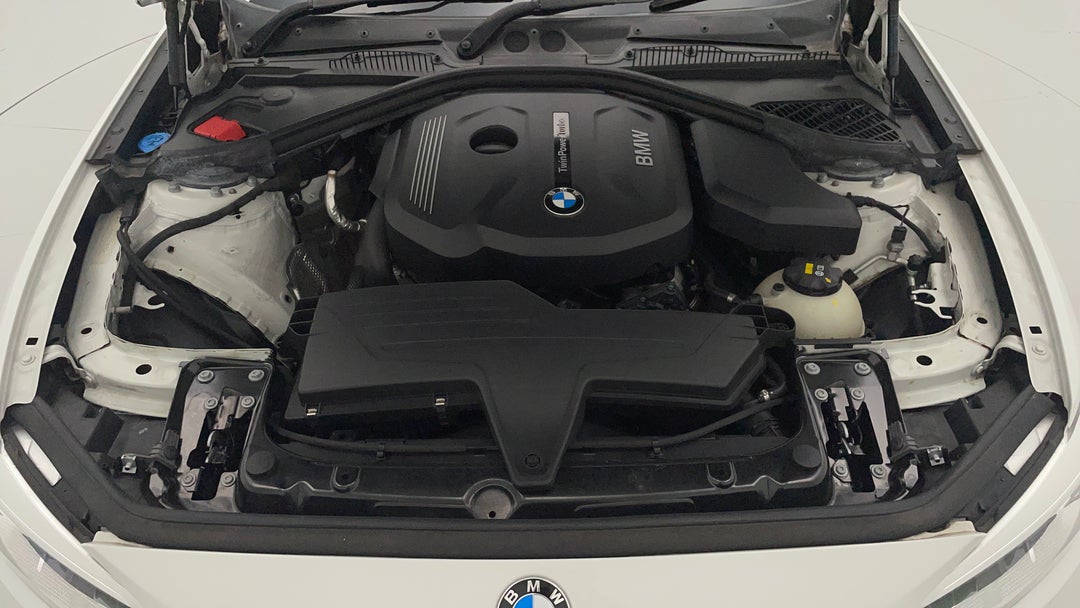 2018 BMW 1 18i Sport Line, Automatic, 130330 km, Open Bonnet (Engine)