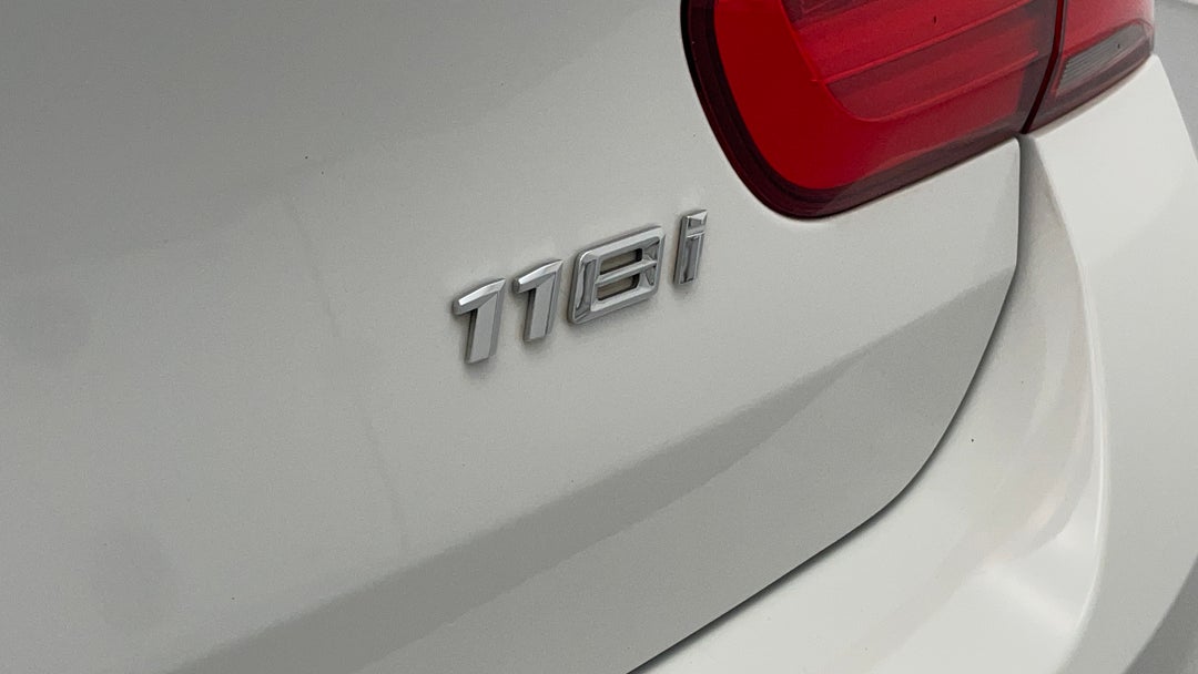 2018 BMW 1 18i Sport Line, Automatic, 130330 km, Badge (Boot Right Side)