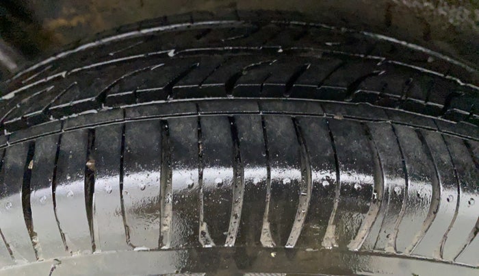 2014 Maruti Wagon R 1.0 VXI, Petrol, Manual, 44,364 km, Left Front Tyre Tread