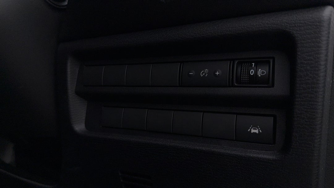 2023 Mitsubishi Outlander Es 7 Seat (2wd), Automatic, 57019 km, Utility Switches/Buttons