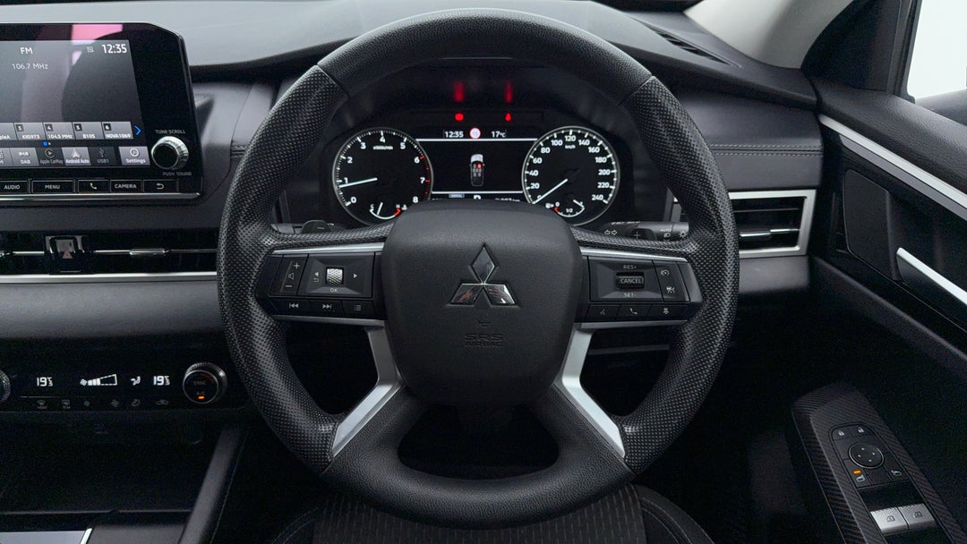 2023 Mitsubishi Outlander Es 7 Seat (2wd), Automatic, 57019 km, Steering Wheel Close-up