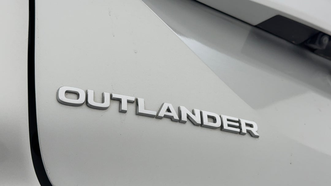 2023 Mitsubishi Outlander Es 7 Seat (2wd), Automatic, 57019 km, Badge (Boot Left Side)