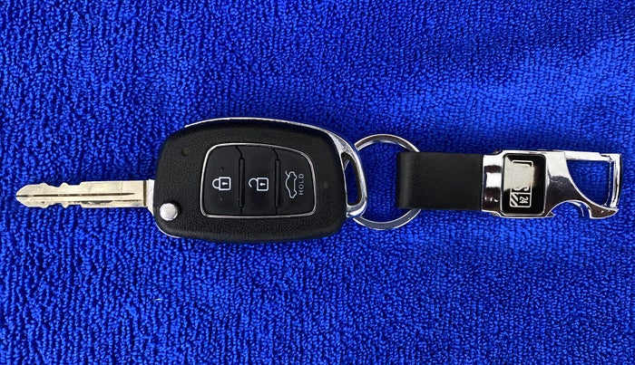 2018 Hyundai Xcent S 1.2, CNG, Manual, 81,459 km, Key Close Up