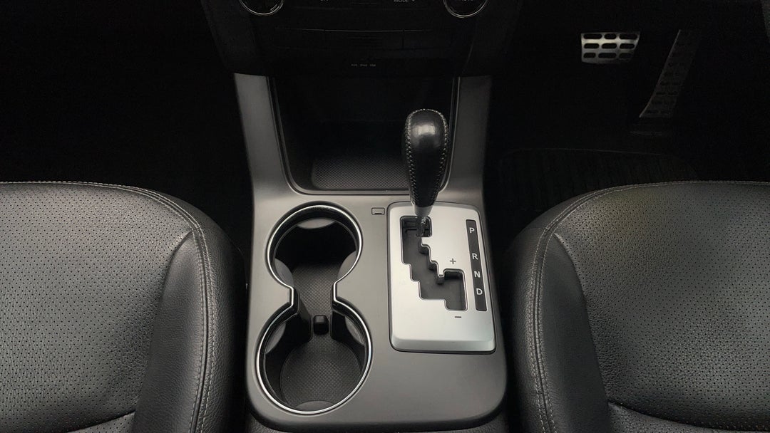 2012 Kia Sorento Crdi, Automatic, 133053 km, Gear Lever 