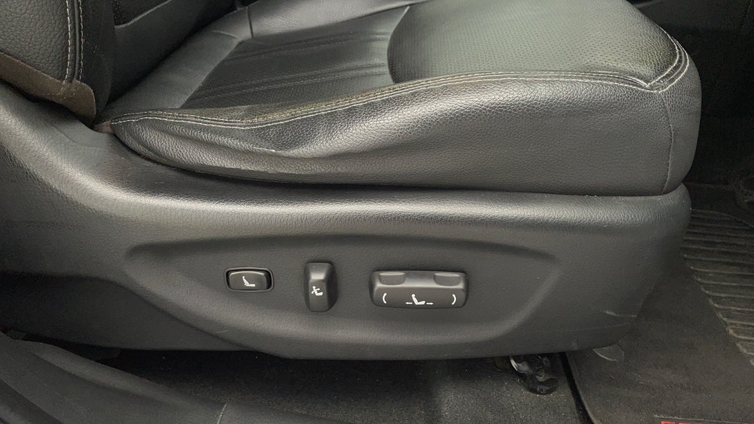 2012 Kia Sorento Crdi, Automatic, 133053 km, Drivers Side Adjustment Panel
