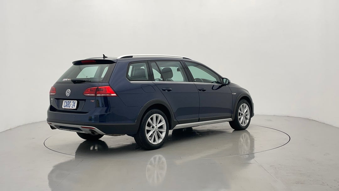 Right Back Diagonal (45- Degree) View