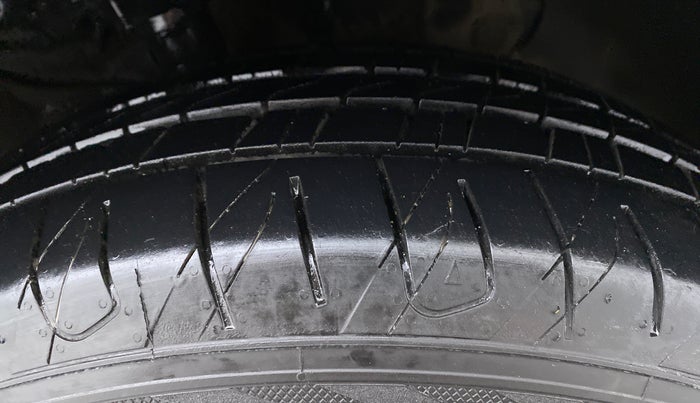 2017 Hyundai Creta E PLUS 1.6 PETROL, Petrol, Manual, 54,890 km, Right Front Tyre Tread