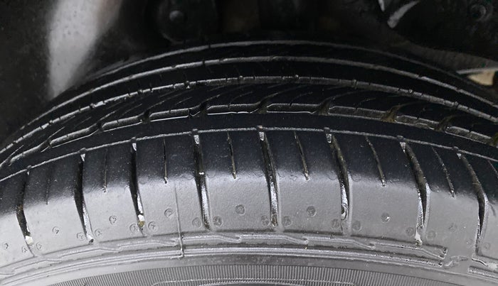 2017 Hyundai Creta E PLUS 1.6 PETROL, Petrol, Manual, 54,890 km, Left Rear Tyre Tread