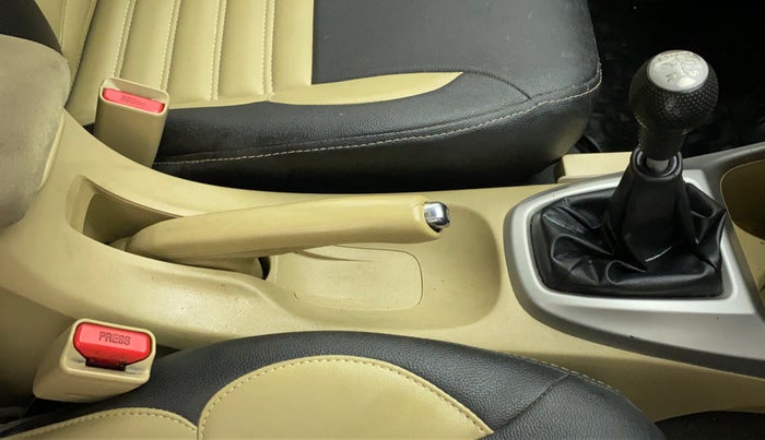 2010 Honda City 1.5L I-VTEC S MT, Petrol, Manual, 1,02,854 km, Gear Lever