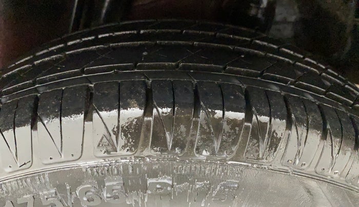 2010 Honda City 1.5L I-VTEC S MT, Petrol, Manual, 1,02,743 km, Left Rear Tyre Tread