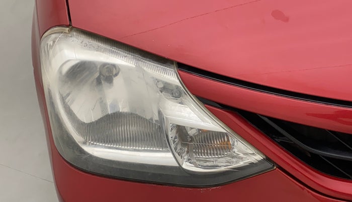 2015 Toyota Etios Liva V, Petrol, Manual, 70,386 km, Right headlight - Faded
