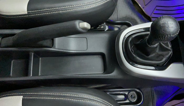 2017 Honda Jazz VX  1.2, Petrol, Manual, 15,768 km, Gear Lever