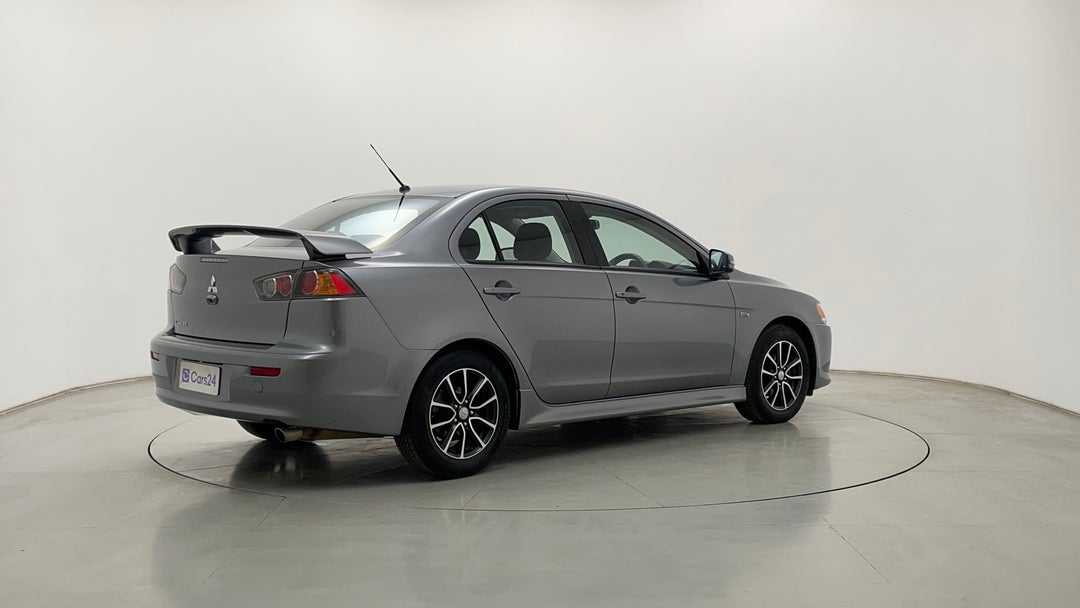 Right Back Diagonal (45- Degree) View