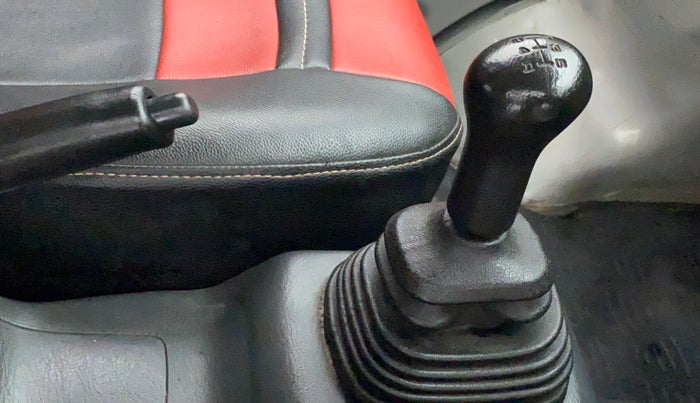 2014 Maruti Eeco 7 STR, Petrol, Manual, 47,079 km, Gear Lever