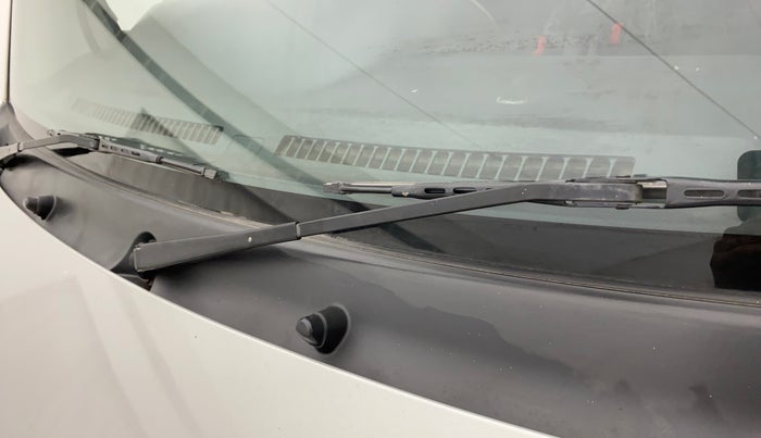 2014 Maruti Eeco 7 STR, Petrol, Manual, 47,079 km, Front windshield - Noise From Wiper System