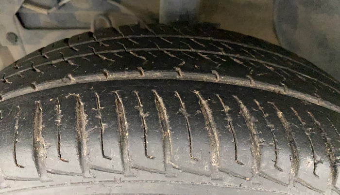 2016 Maruti Vitara Brezza VDI (O), Diesel, Manual, 79,880 km, Left Front Tyre Tread