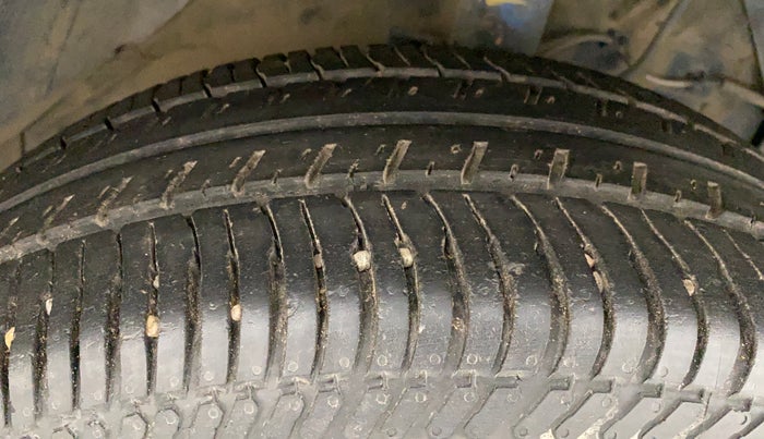 2016 Maruti Vitara Brezza VDI (O), Diesel, Manual, 79,883 km, Right Front Tyre Tread