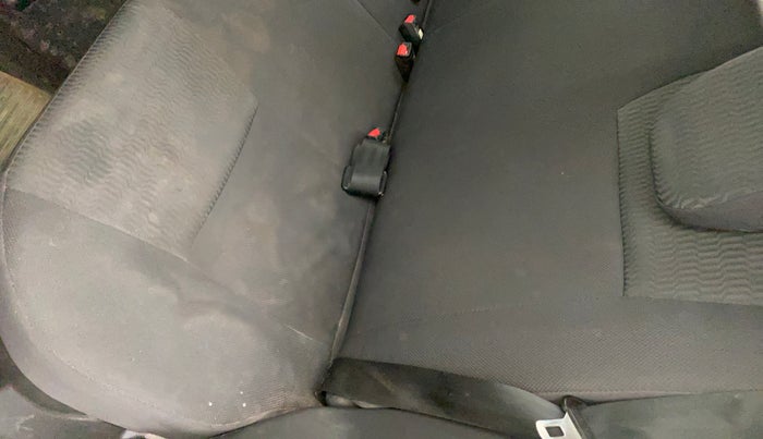 2016 Maruti Vitara Brezza VDI (O), Diesel, Manual, 79,883 km, Second-row left seat - Cover slightly stained