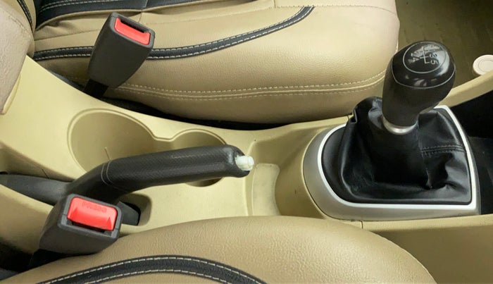 2014 Hyundai Verna FLUIDIC 1.4 VTVT CX, Petrol, Manual, 57,937 km, Gear Lever