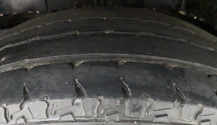 2019 Mahindra TUV300 T8, Diesel, Manual, 57,832 km, Left Rear Tyre Tread