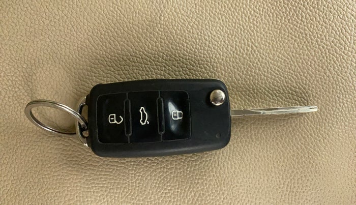 2017 Volkswagen Vento HIGHLINE DIESEL 1.5, Diesel, Manual, 96,453 km, Lock system - Central locking partially non-functional (Internal)