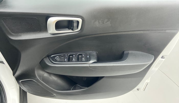 2021 Hyundai VENUE S MT 1.2 KAPPA, Petrol, Manual, 16,364 km, Driver Side Door Panels Control