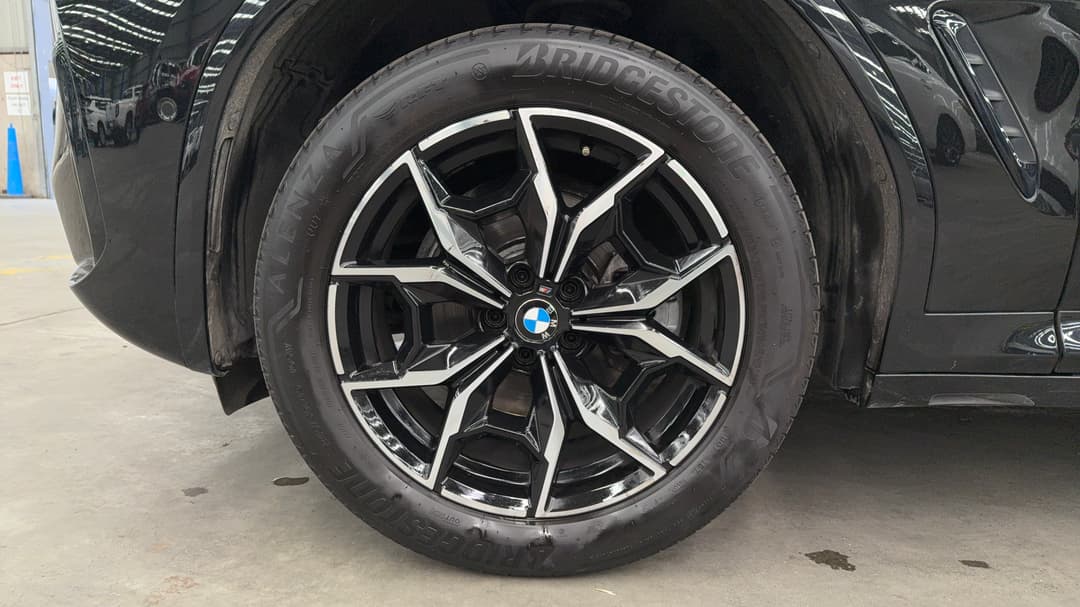 2021 BMW X4 xDrive20i M Sport, Automatic, 70355 km, Left Front Wheel