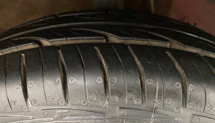2012 Hyundai Eon ERA +, Petrol, Manual, 24,343 km, Right Front Tyre Tread