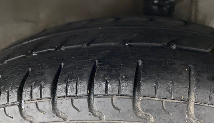 2015 Hyundai Eon ERA PLUS, Petrol, Manual, 47,975 km, Right Front Tyre Tread