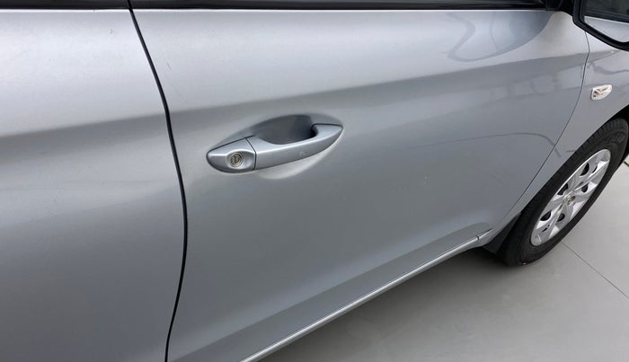2019 Hyundai Elite i20 MAGNA PLUS 1.2, Petrol, Manual, 30,137 km, Driver-side door - Minor scratches