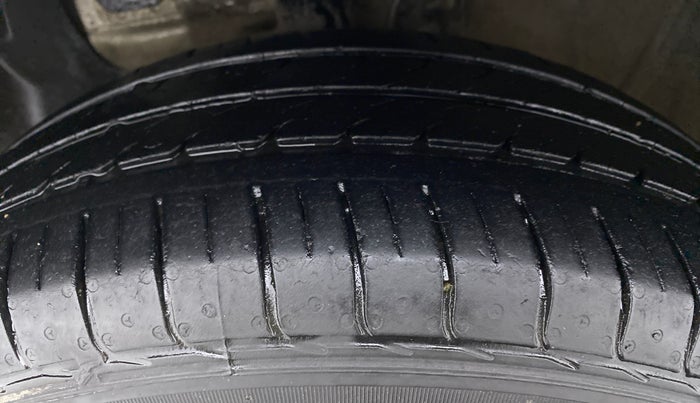 2019 Hyundai Elite i20 MAGNA PLUS 1.2, Petrol, Manual, 30,137 km, Left Front Tyre Tread