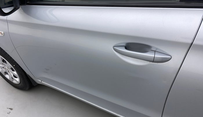 2019 Hyundai Elite i20 MAGNA PLUS 1.2, Petrol, Manual, 30,137 km, Front passenger door - Slightly dented