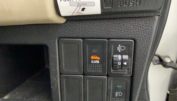 2017 Maruti Wagon R 1.0 VXI, Petrol, Manual, 71,002 km, Dashboard - Headlight height adjustment not working