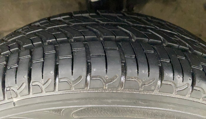 2017 Maruti Wagon R 1.0 VXI, Petrol, Manual, 71,002 km, Left Front Tyre Tread