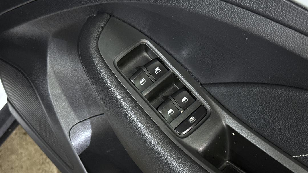 2022 MG ZS Excite, Automatic, 79259 km, Drivers Side Door Panel Controls
