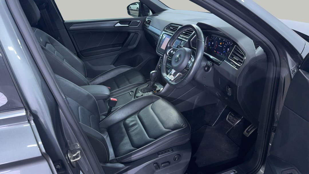 2019 Volkswagen Tiguan 162 Tsi Highline, Automatic, 66992 km, Right Side Front Door Cabin View