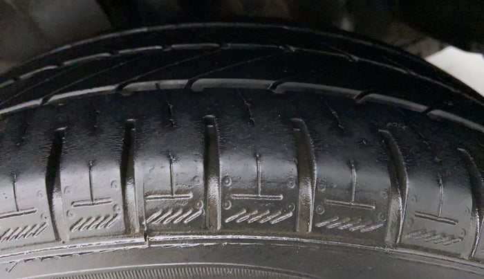 2013 Maruti Ertiga ZXI, Petrol, Manual, 66,660 km, Left Front Tyre Tread