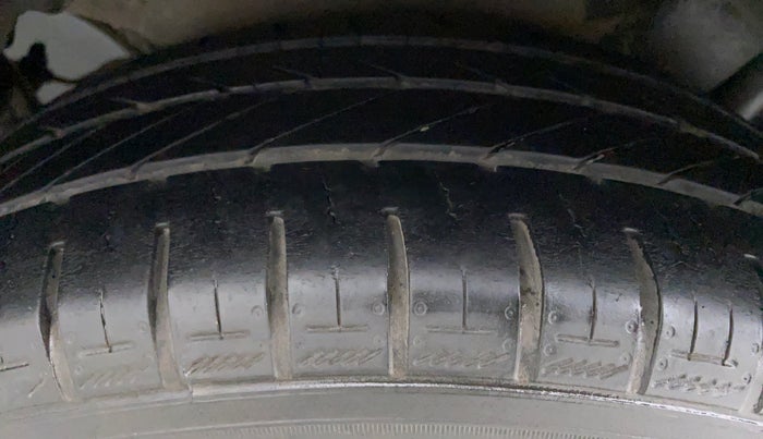 2013 Maruti Ertiga ZXI, Petrol, Manual, 66,660 km, Right Rear Tyre Tread