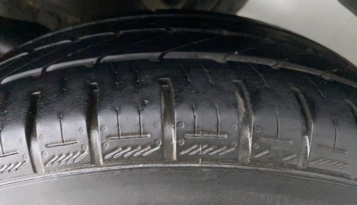 2013 Maruti Ertiga ZXI, Petrol, Manual, 66,660 km, Left Rear Tyre Tread