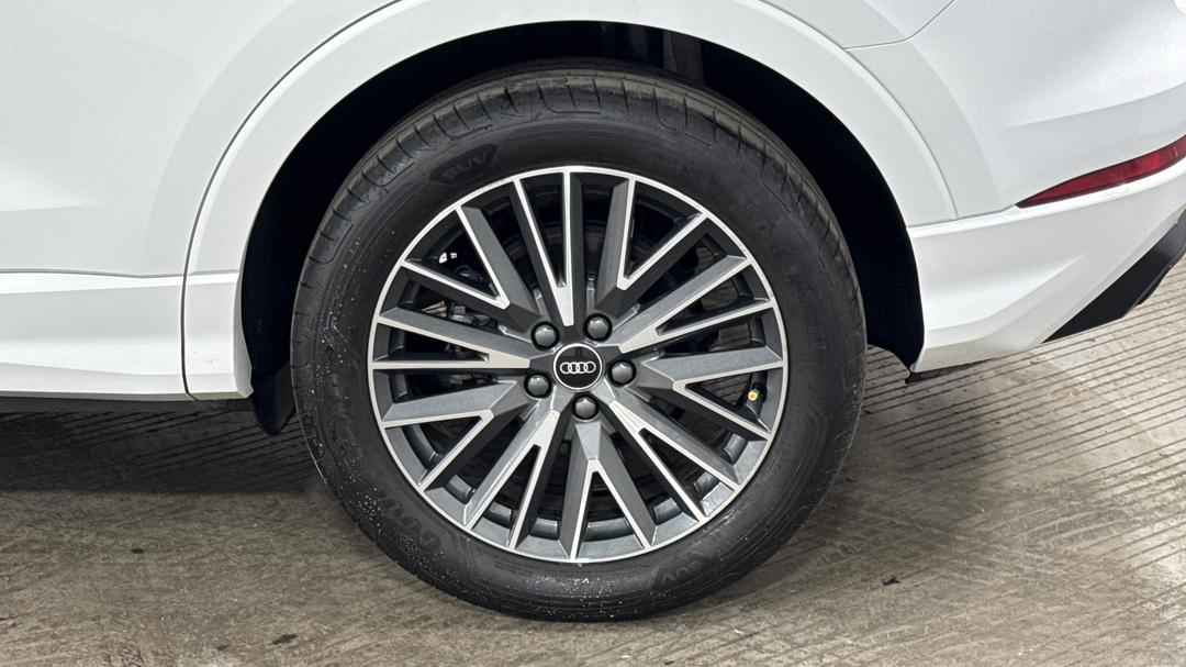 2020 Audi Q3 35 Tfsi, Automatic, 46766 km, Left Rear Wheel