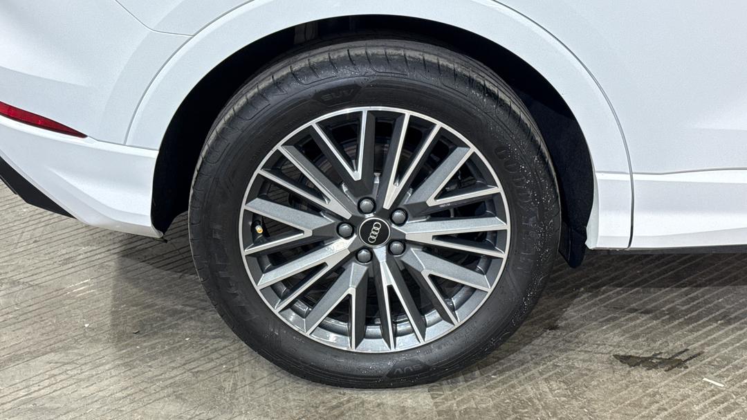 2020 Audi Q3 35 Tfsi, Automatic, 46766 km, Right Rear Wheel