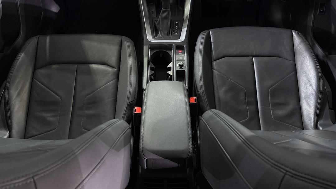 2020 Audi Q3 35 Tfsi, Automatic, 46766 km, Center Console