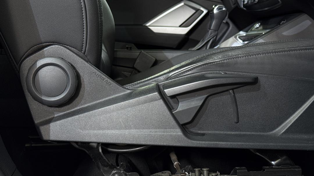 2020 Audi Q3 35 Tfsi, Automatic, 46766 km, Drivers Side Adjustment Panel