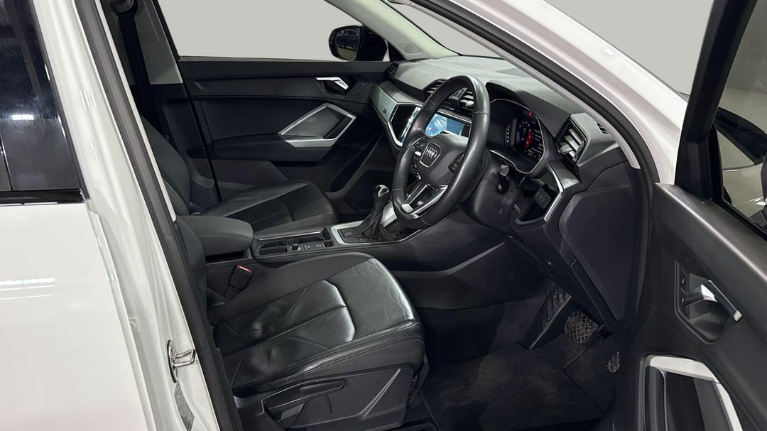 2020 Audi Q3 35 Tfsi, Automatic, 46766 km, Right Side Front Door Cabin View