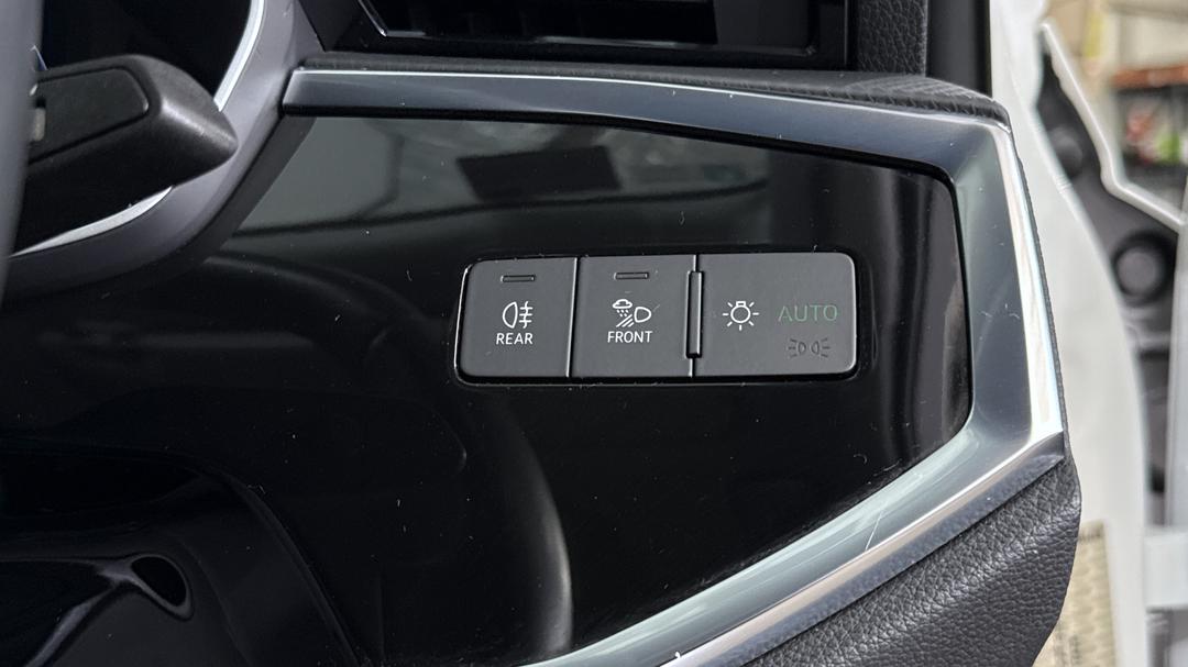 2020 Audi Q3 35 Tfsi, Automatic, 46766 km, Utility Switches/Buttons