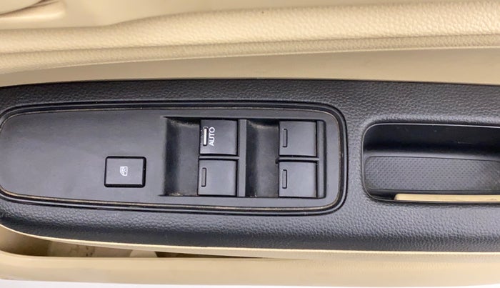 2020 Honda Amaze 1.2L I-VTEC E, Petrol, Manual, 13,328 km, Right front window switch / handle - Power window makes minor noise