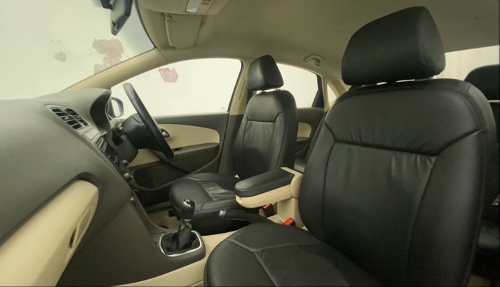 2014 Volkswagen Vento HIGHLINE 1.6 MPI, Petrol, Manual, 71,432 km, Right Side Front Door Cabin