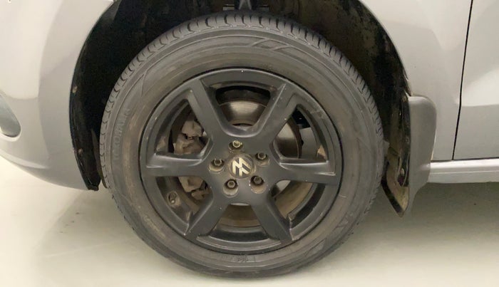 2014 Volkswagen Vento HIGHLINE 1.6 MPI, Petrol, Manual, 71,432 km, Left Front Wheel