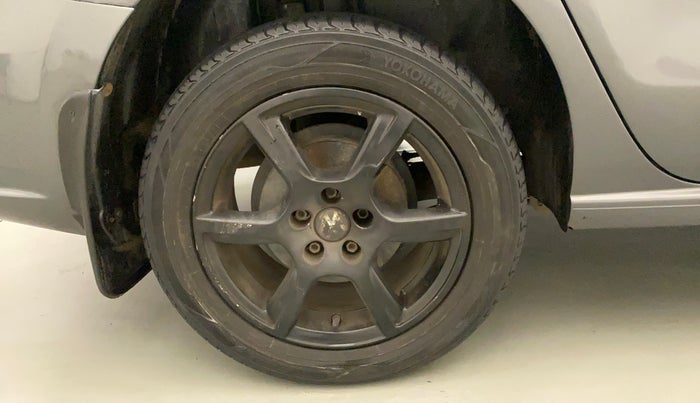2014 Volkswagen Vento HIGHLINE 1.6 MPI, Petrol, Manual, 71,432 km, Right Rear Wheel
